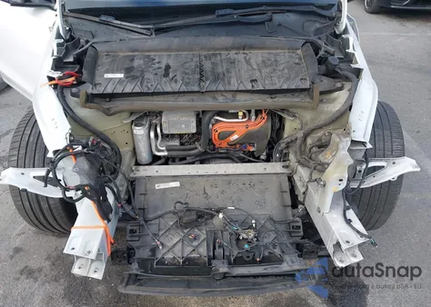 2022 Tesla Model Y Long Range Dual Motor All-Wheel Drive z USA, uszkodzony, nr VIN 7SAYGDEE8NF386043